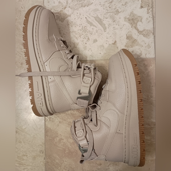 Womens Nike Air Force 1 Utility Fossil Stone 2.0 Trail Boot Snow Size 7.5 - Picture 9 of 9
